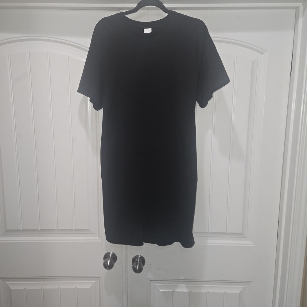 H&M Women's Long Black Tee Shirt with Slit Back Size M